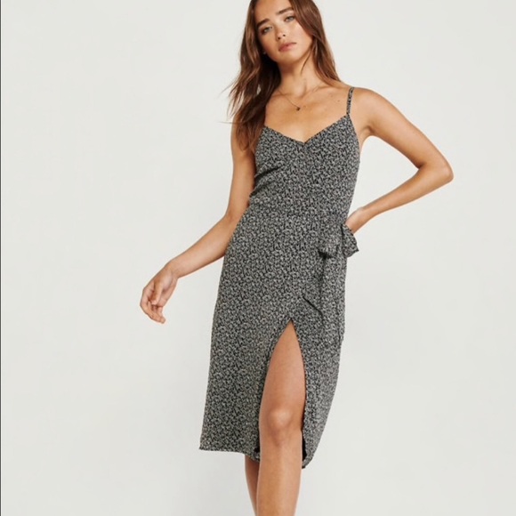 NWT Abercrombie & Fitch black floral wrap midi dress - Picture 1 of 5